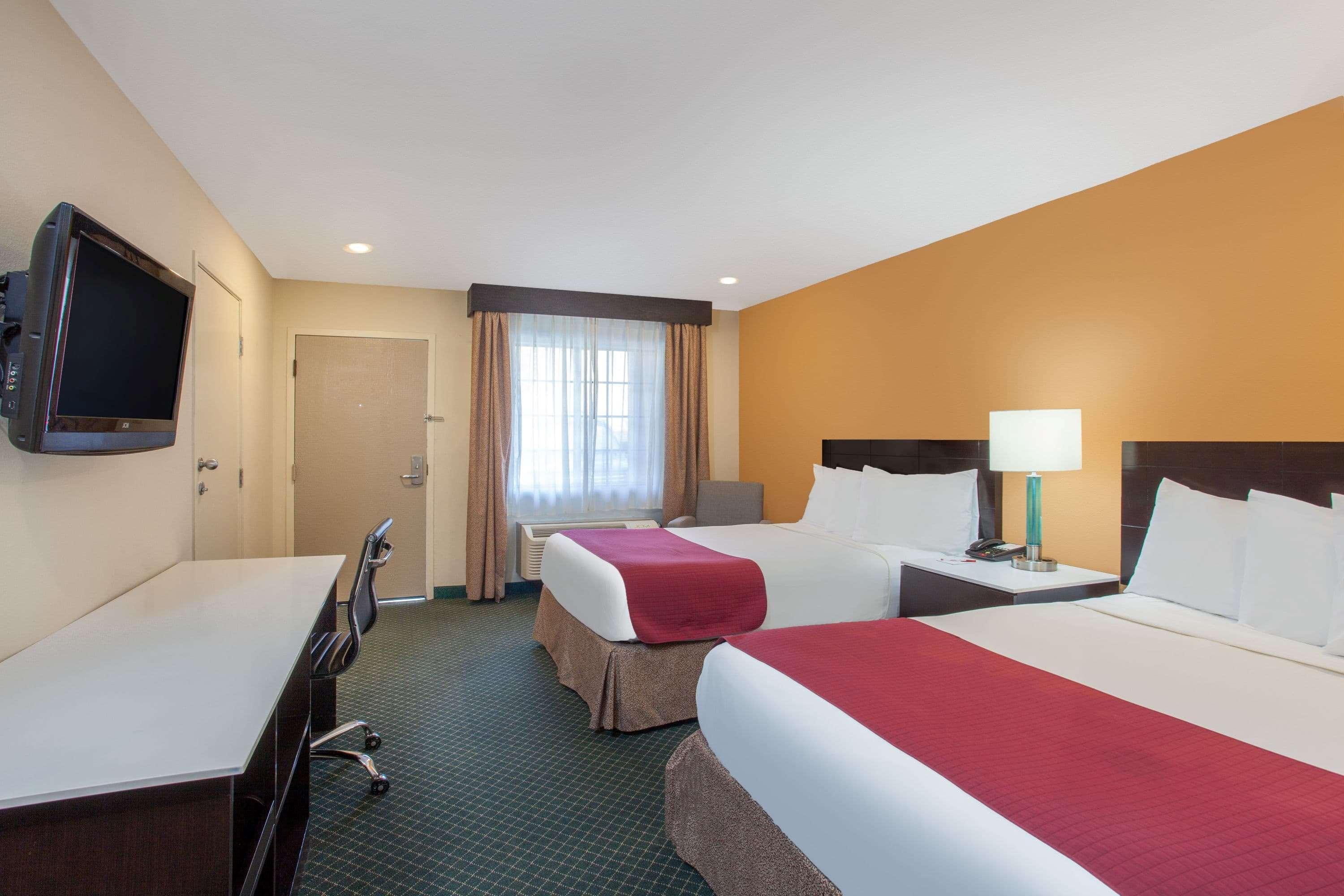 Ramada By Wyndham Culver City Los Angeles Exterior foto